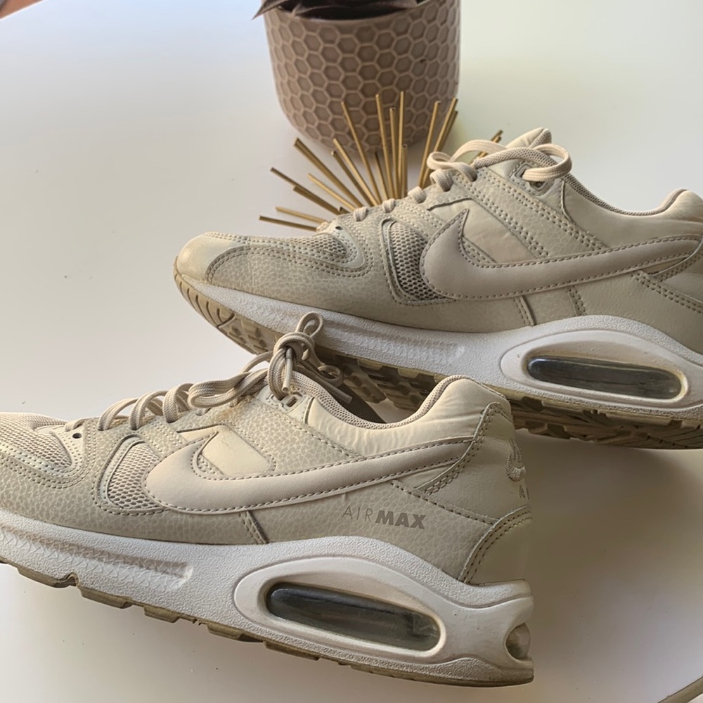 WOMENS NIKE AIR MAX SZ 9.5
